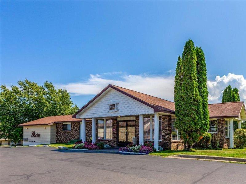 Quality Inn Lakefront Saint Ignace Ngoại thất bức ảnh
