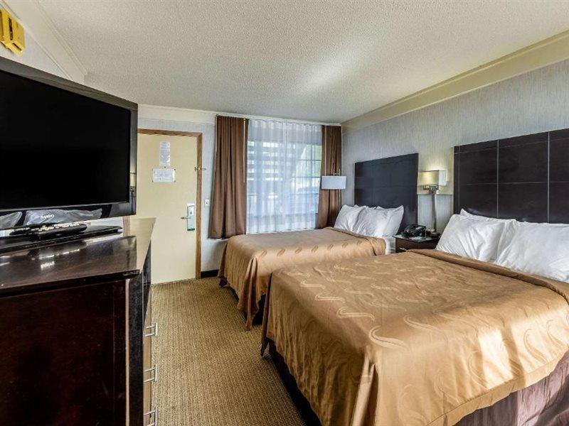 Quality Inn Lakefront Saint Ignace Ngoại thất bức ảnh