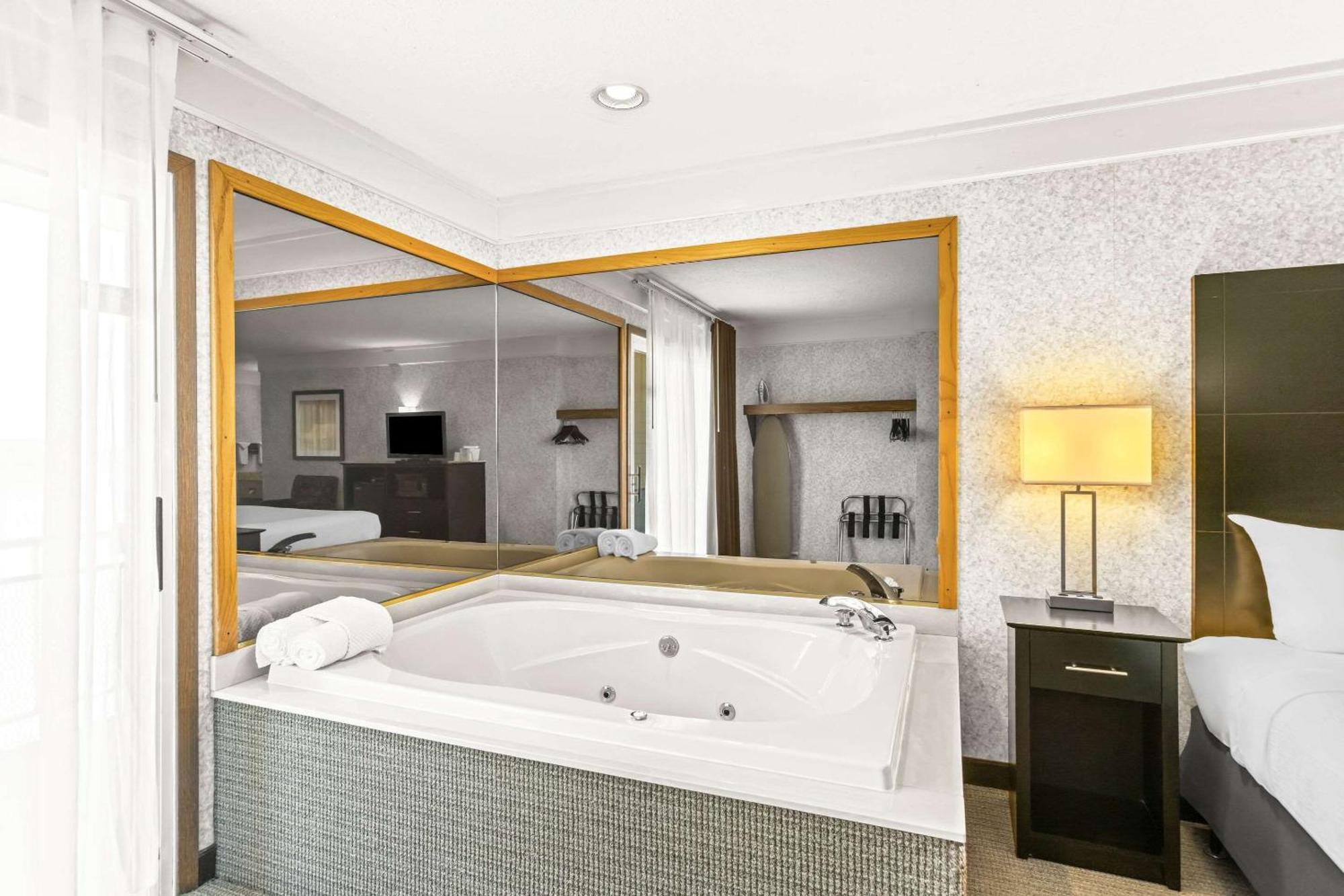 Quality Inn Lakefront Saint Ignace Ngoại thất bức ảnh